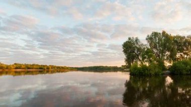 bulutlar yansıması su ile çalışan zaman atlamalı