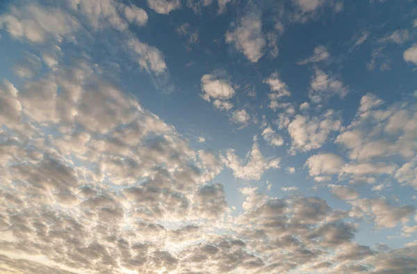 Blauer Himmel mit Wolkennahaufnahme — Stockfoto