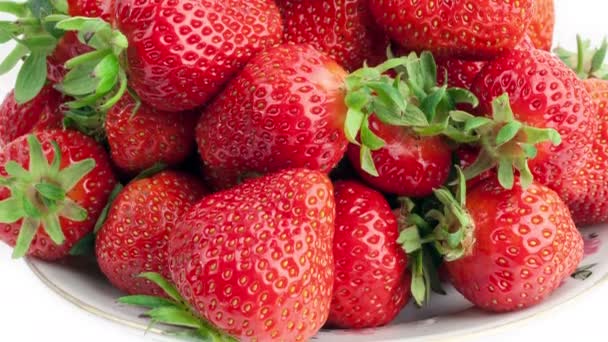 Frische, reife, saftige Erdbeeren Dolly Shot — Stockvideo
