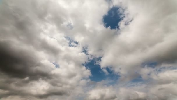 Idő telik el a gyorsan mozgó vihar felhők — Stock videók
