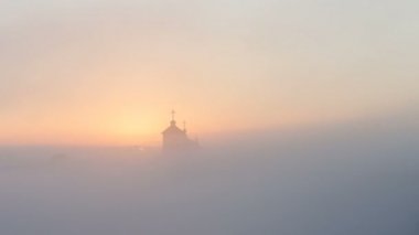 nehir kenarında kilise Sunrise