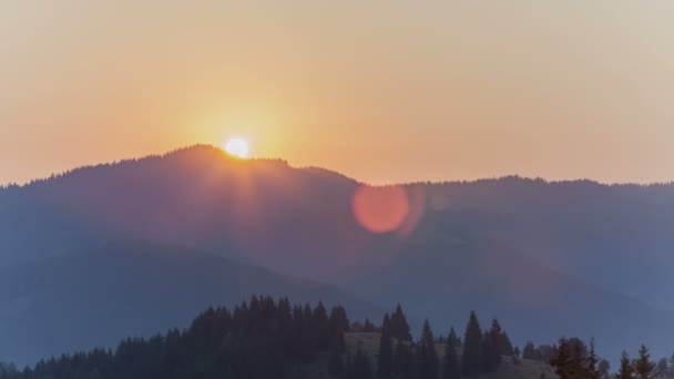 Time lapse Nascer do sol sobre a montanha — Vídeo de Stock