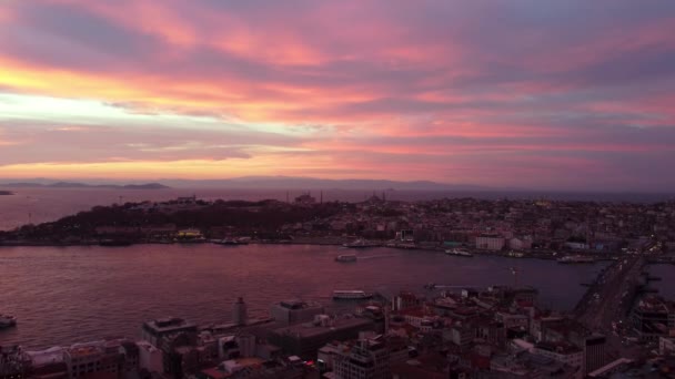 Luftaufnahme des Goldenen Horns von Istanbul bei Sonnenaufgang. Türkei — Stockvideo