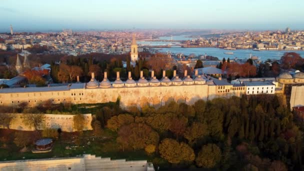 Vista aérea del Palacio Topkapi y la Península Histórica de Estambul. Filmación en Turquía — Vídeos de Stock