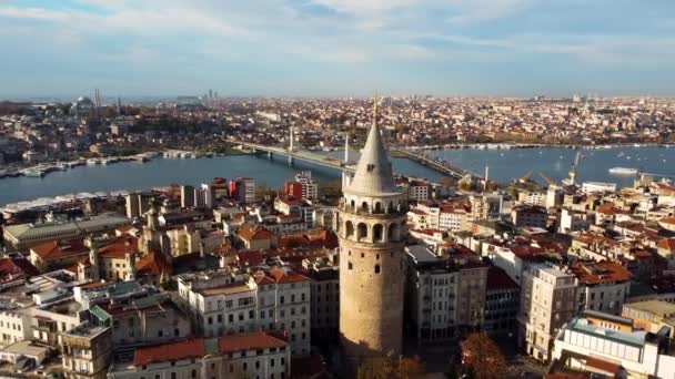 La plus grande ville des dindes à l'aube. Vue aérienne de la tour Galata à Istanbul, Turkie. Partie européenne de la ville. — Video