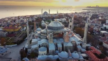 Güneşin ilk ışıkları antik IStabul şehrini aydınlatıyor.