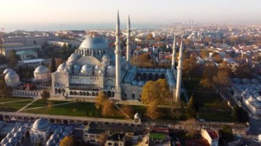 İstanbul, Türkiye 'de Gökyüzü berrak olan Hava Görüntüsü Süleyman Camii