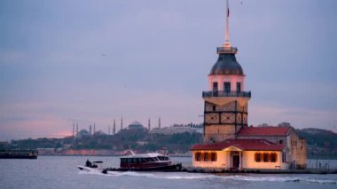 Bakire Kulesi ve İstanbul Boğazı manzarası. Türkiye 'de 4K görüntü. 4k