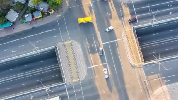 Vista aérea de uma encruzilhada timelapse em tiro rápido — Vídeo de Stock