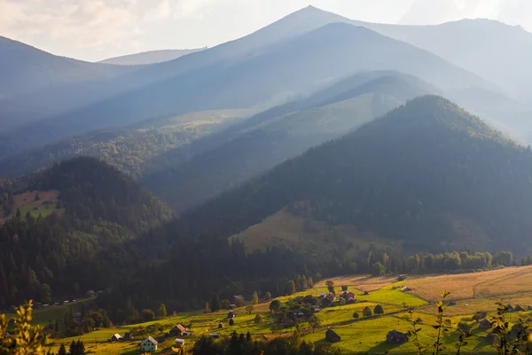 Le paysage d'automne de montagne — Photo