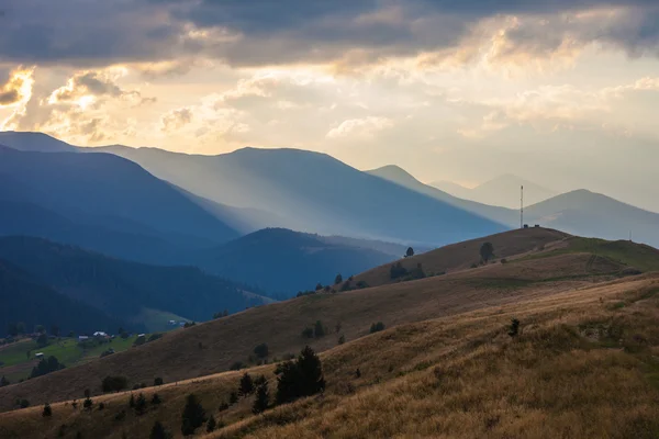 Le paysage d'automne de montagne — Photo