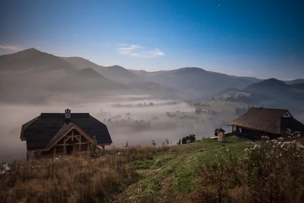 Niebla en la montaña — Foto de Stock