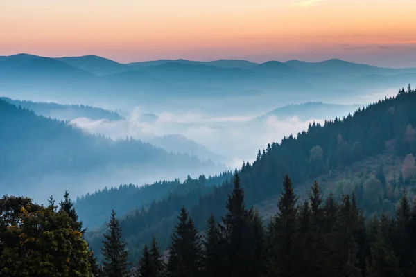 A hegyi őszi táj — Stock Fotó