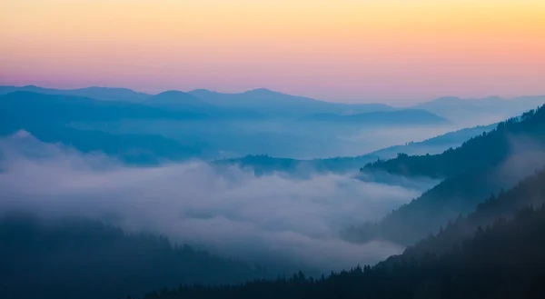 Köd a hegyen — Stock Fotó