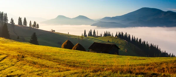 Brouillard sur la montagne — Photo