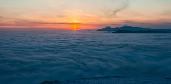 Mountain above the clouds — Stock Photo, Image