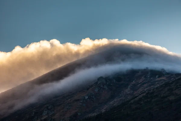 Mountain above the clouds — Stock Photo, Image