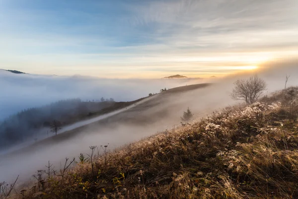 Góra nad chmurami — Zdjęcie stockowe