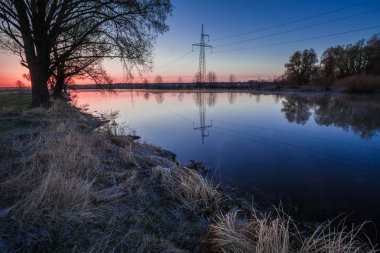 Bulutların üstünde dağ