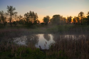 Bulutların üstünde dağ