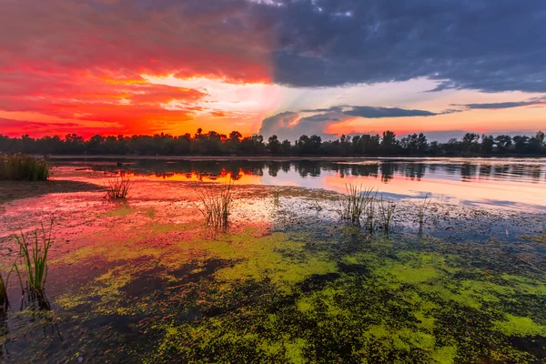 Úžasně barevný západ slunce — Stock fotografie