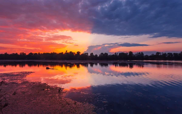 Дивовижно барвисті захід сонця — стокове фото