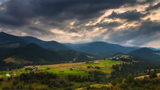 Perfekte Berglandschaft im Zeitraffer — Stockvideo