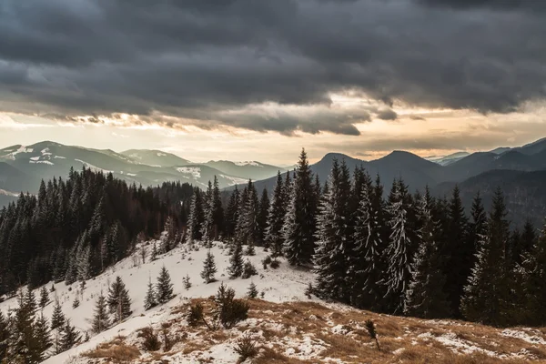 Snowy mountains before storm. — Stock Photo, Image