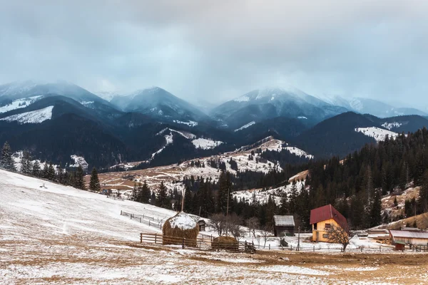 Karda kulübe — Stok fotoğraf