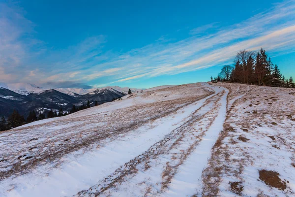 山の美しい冬の日の出 — ストック写真