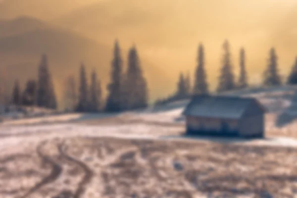 Hermoso paisaje de invierno telón de fondo en las montañas . — Foto de Stock