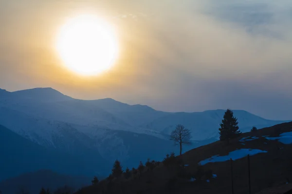 Majestic mountains landscape under morning sky with clouds. — Stock Photo, Image