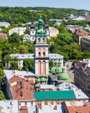 Lviv yaz Belediye Binası göster.