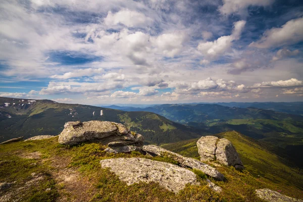 Piękne góry krajobraz w Podkarpacie — Zdjęcie stockowe