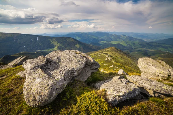 Vackra landskap i Karpaterna — Stockfoto