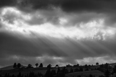 dağlarda yaz aylarında akşam peyzaj