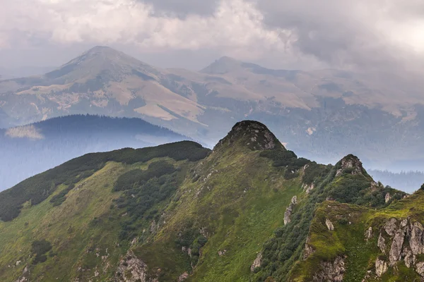 Storm clouds over the mountains — Stock Photo, Image