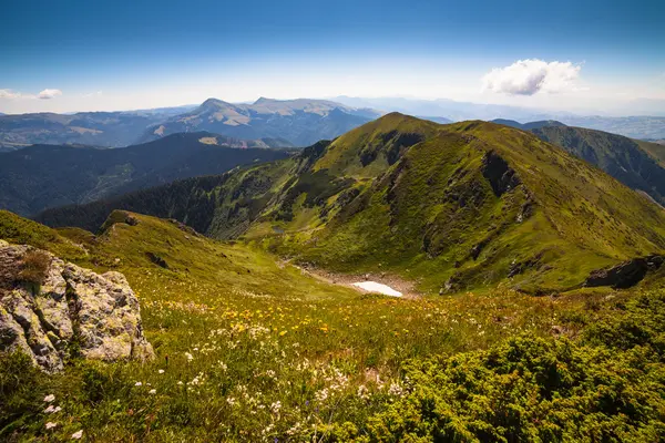 在喀尔巴阡山青水秀风景 — 图库照片