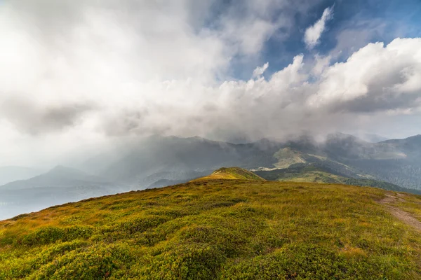 Storm clouds over the mountains — Stock Photo, Image