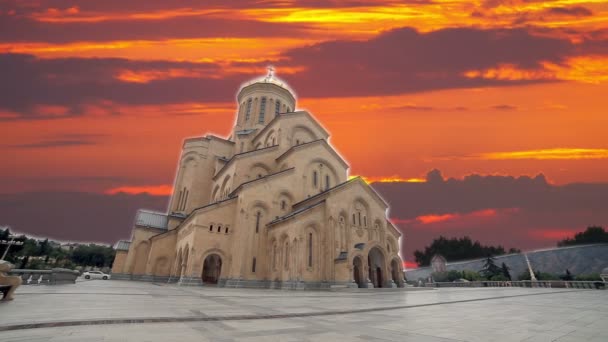 Timelapse video della bellissima Cattedrale di Tsminda Sameba a Tbilisi, capitale della Georgia — Video Stock