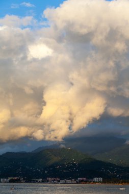 Batum, Acara, Gürcistan - 1 Eylül 2015: Doğal günbatımı Karadeniz üzerinden