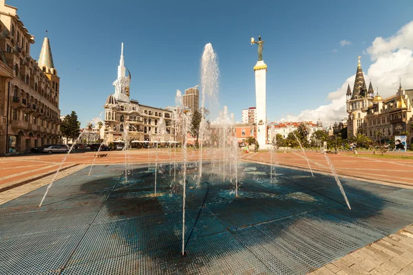 BATUMI, ADJARA, GEORGIA - SEPTEMBER 1: Medea statue holding the Golden Fleece on September 1, 2015 in Batumi, one of the main Colchian cities. The statue is sculpted by architect Davit Khmaladze. — Stock Photo, Image