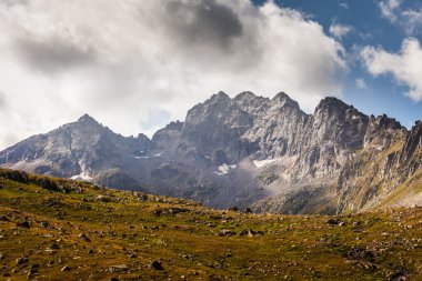 Yaz aylarında Türkiye'nin Dağları'nda renkli manzara bu mu