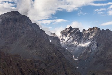 Türkiye'nin yüksek dağlarla güzel manzaralar