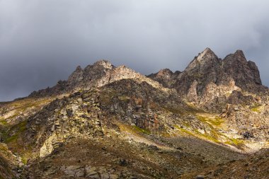 Türkiye'nin yüksek dağlarla güzel manzaralar