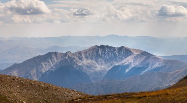 Türkiye'nin yüksek dağlarla güzel manzaralar