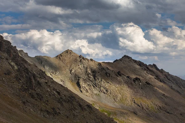 Bellissimi paesaggi con alte montagne della Turchia — Foto Stock