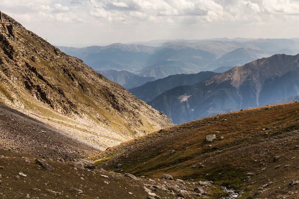 Türkiye'nin yüksek dağlarla güzel manzaralar — Stok fotoğraf