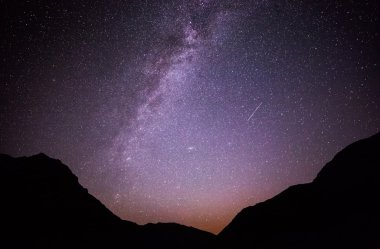 Samanyolu. Dağlarda