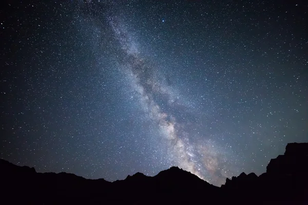 A Via Láctea. Nas montanhas — Fotografia de Stock